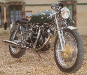 The very first Godet re-creation did not have the Godet logo nor today’s gorgeous pipe. The Kick will be replaced later by the Electric Start. The cylinder heads were conventional (one front one rear), they are now replaced by the Godet heads which is one of the secret why a Godet are so powerful.