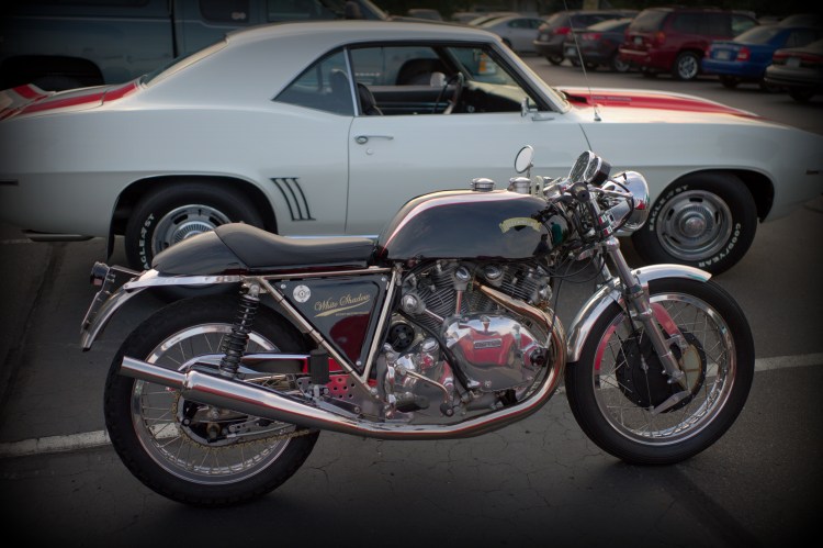 The White Shadow. The Dunhill bike was the base but the customer wanted a special touch of class and the polish engine was preferred to the paint engine. Stock Vincent handlebar, side panels and a 998cc with 4 speed to stay as close as possible from the stock White Shadow behavior and sensations.