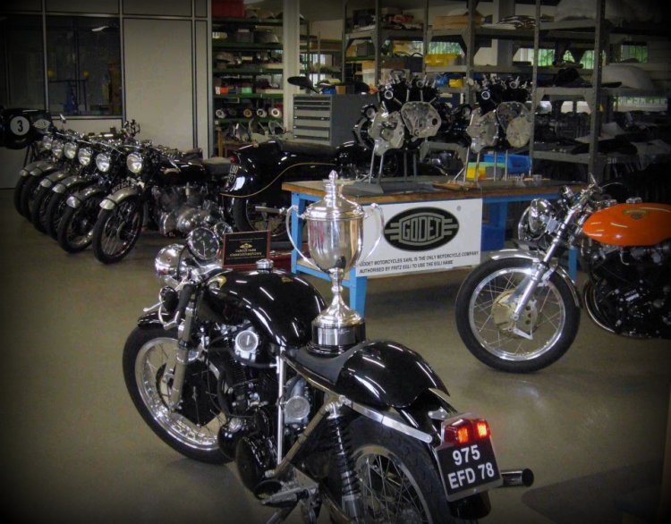 Patrick's workshop. A lot of stuff orotund there. Stock Vincent in the course of restoration, restored engines, a Cafe Racer, a Sport GT and Patrick' personal Black Prince 