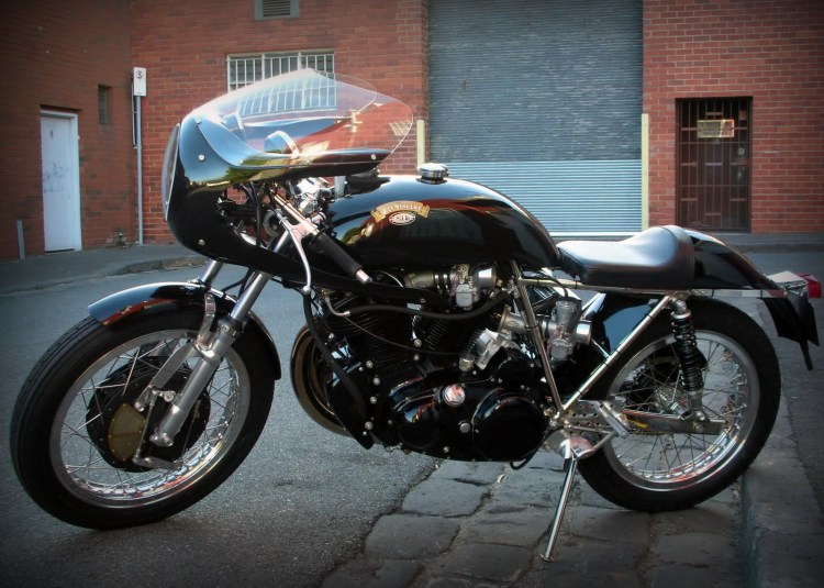 Godet 1330 Cafe Racer as it should be, a worthy successor of the Black Lightning This Egli-Vincent is one of the most potent to do the job 1330 cc delivering 99 rwHP, 378 Lbs (172 kg), 4 cams 230 mm Fontana Magnesium front brake
