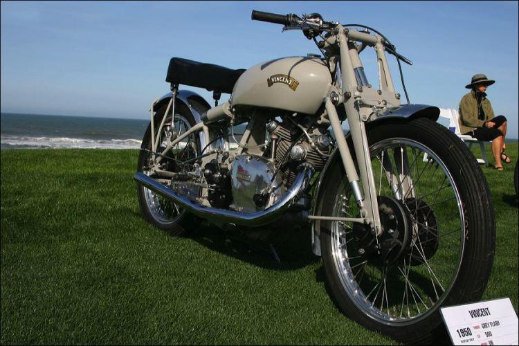 C As the 31 Grey Flash Series C proposed for the racetrack. This is a 500cc racer dressed in grey; a unique feature is its Albion gearbox opposed to the standard Burman. Today, there are many Comet converted to Grey Flash spec for racing.