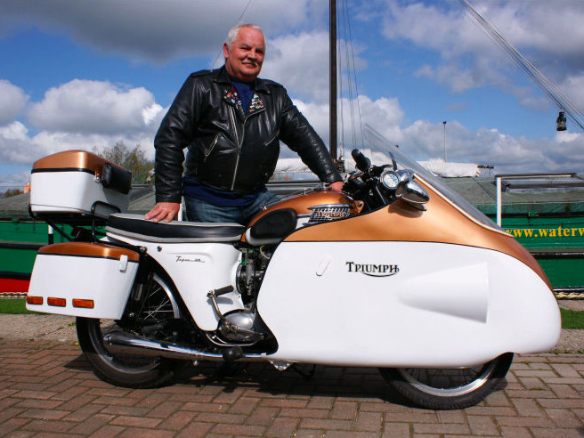 Unknown owner, which is definitely proud of his Triumph T100, and he can be