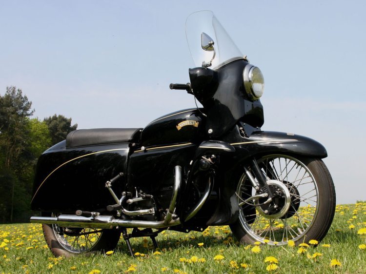 D As the Black Knight, the enclosed version of the Rapide. The fiberglass fairing is really clever and conveys the original Vincent concept to enable an easy maintenance. 78 enclosed were made.