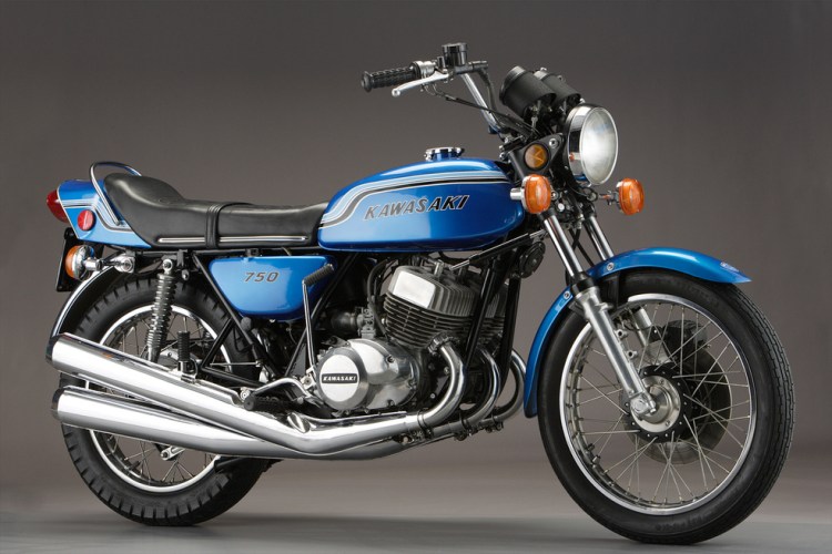 1973 Kawasaki 750 H2 There are so much stories to tell about this H2, one of them that I remember to have heard when I was kid was about her gas mileage: "It was said to be so high that you could see the gas churning in the gas tank when you were revving the engine on the stand".... really ?