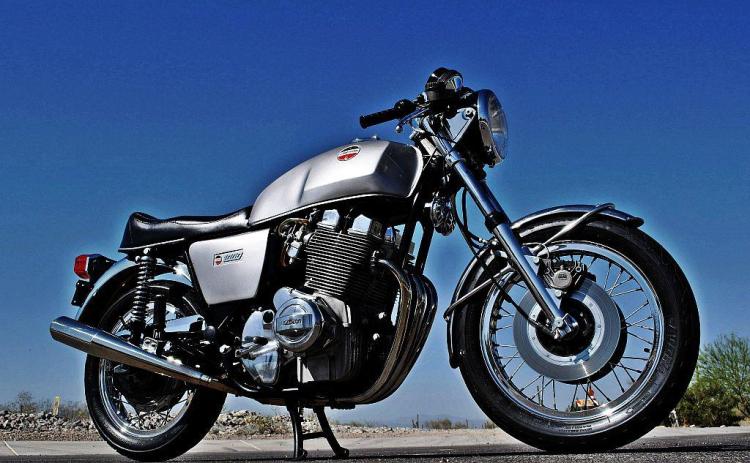 1972 Laverda 1000 The launch of the Honda 750 Four in 1969 triggered the escalation of the engine displacements and subsequently more 750 cc became available as you can see in these pages; but this is not before 1972 that this new 1000 cc was reintroduced on the market. Only 3 cylinders but a double overhead camshaft. The very first model had however an 4 cams front brake.