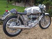 TRITON | Bonneville This fabulous Triton is based on a Bonneville block (650 or 750 cc) but the earliest one did use pre-unit engines (500 and 650 cc)