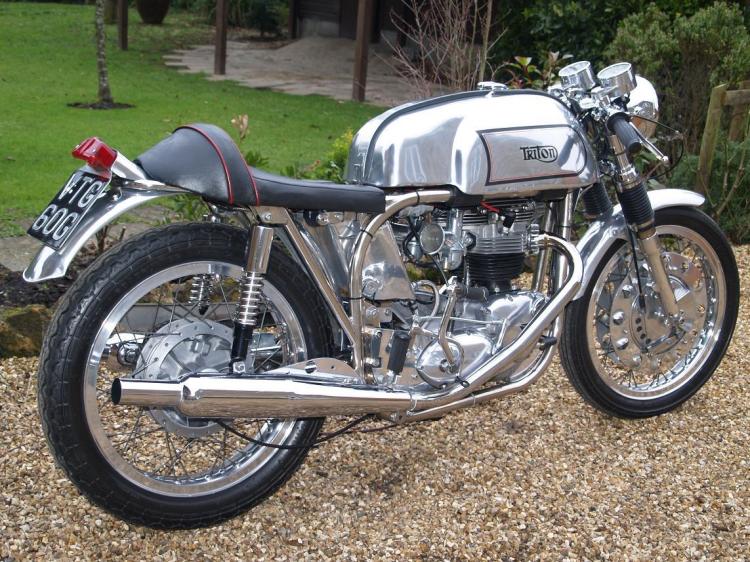 TRITON | Bonneville This fabulous Triton is based on a Bonneville block (650 or 750 cc) but the earliest one did use pre-unit engines (500 and 650 cc)