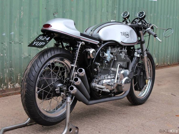 TRITON | Trident At the time where the Rocket 3 and Trident were produced, Rob North and Rickman frame were more popular for the 3 pots, so there is not so much Triton of this kind. The result is however quite pleasant. Even modern Thruxton 865 cc engine are used today in the same frame.