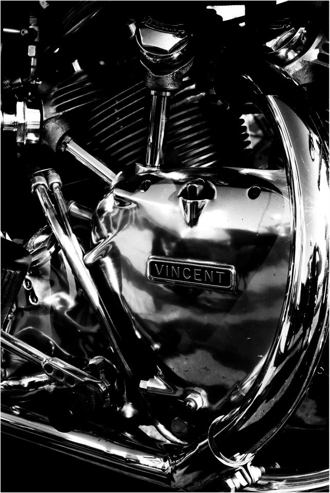 X As X-Factor you feel when you are riding a Vincent, particularly a Twin. This engine is a masterpiece and is completely effortless at any speed. In a modern rolling frame like Egli, it becomes nimble and incredible on small road.