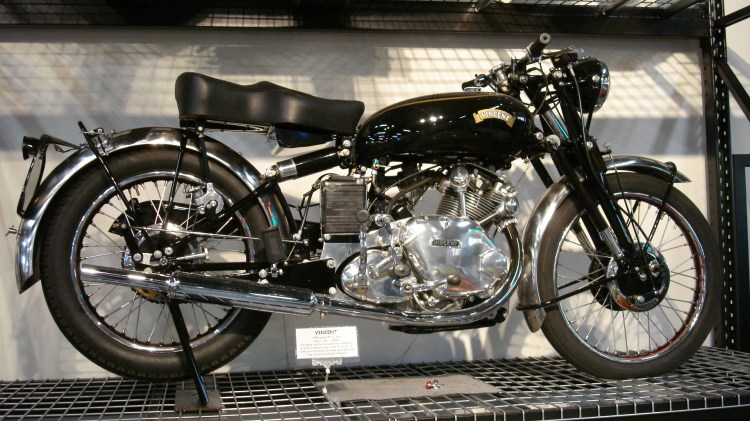 C The Series C introduced in 1948 some major suspensions upgrades such the Girdraulic front fork and a hydraulic damper for the rear cantilever; the Rear frame (RFM) is easily recognizable because the seat dampers brackets have a bean shape. Later will come the brand switch between “HRD” and “The Vincent”, on the tank, crankcases, timing cover and service caps. Production includes 3,893 Comet, 2,725 Rapide, 1,469 Black Shadow, 15 White Shadow, 33 Black Lightning and 31 Grey Flash. This is the 500 Comet Series C