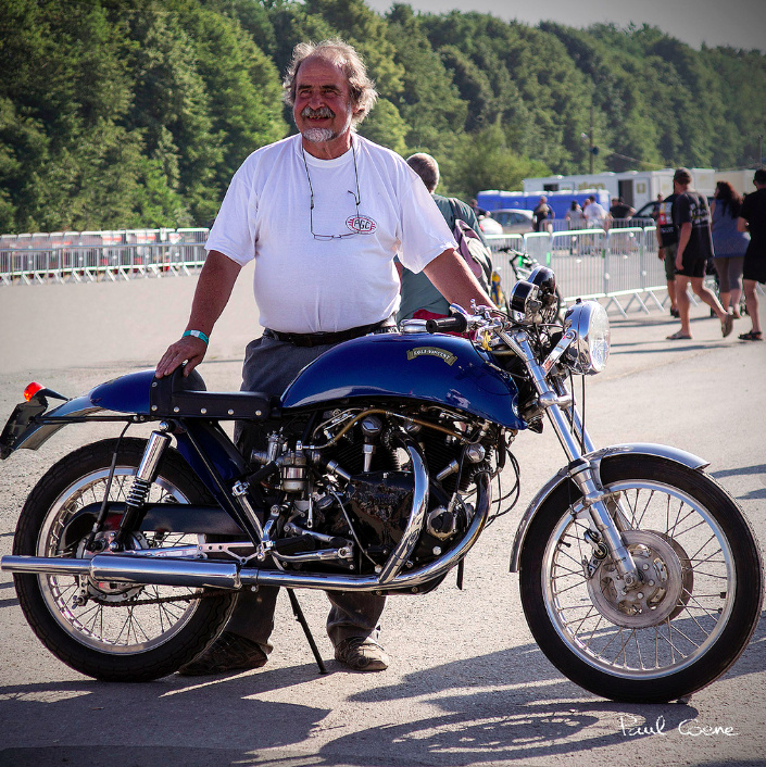 Alain Grare and his gorgeous Egli-Vincent Black Shadow. This bike has a full history and is with no doubt an original Egli. Experts will notice the original shape of the "banana" tank and the solo seat, the Campagnolo mechanical brakes and a few details like the see-through oil line behind the steering column that we will talk about later. © Paul Coene
