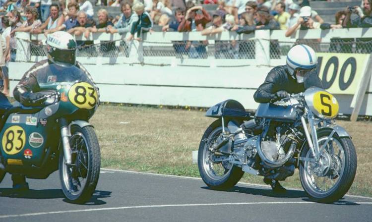 Today most of the 31 genuine Grey Flash are retired in private collection, museum but are sometime used in demonstration meeting such this one which belongs to John Surtees. Surtees started as apprentice at the Vincent works before starting to race a Comet (not a Grey Flash) and subsequently becoming the multi world Champion that we know. 