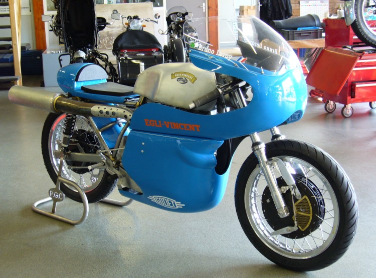 The new Egli-Vincent 500 Comet in Patrick's workshop in France