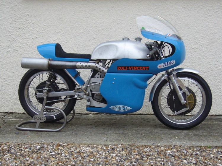 The gearbox is a modern 6 Speed modern Albion.