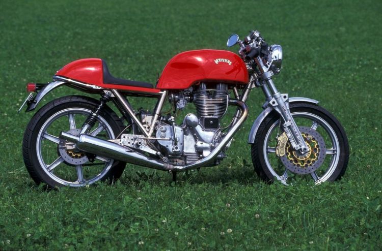 Look at this Egli-Enfield, while she looks so "cheap" in her stock outfit, isn't she pretty here? 624 cc by the way No production figures available (prototype?)