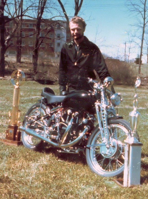 Bob Scharf and his 1954 customized Vincent Black Shadow during fall 1963. On this picture you can see the work done on the Girdraulic.