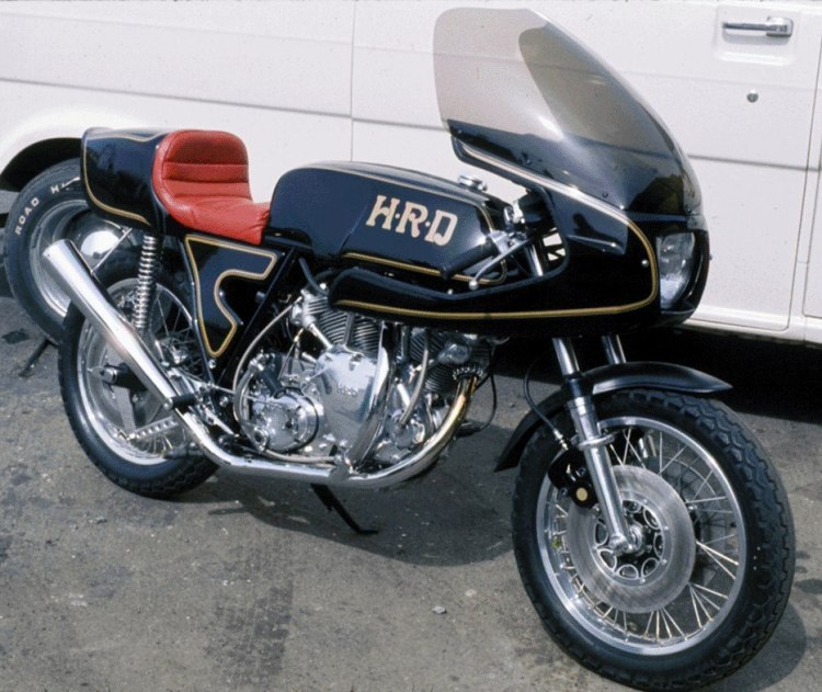 CURTIS-VINCENT This bikes belongs now to Jay Leno; This is the original owner, Jim Brokensha, in Vancouver Canada (1975). You will note that the Vincent bloc has been heavily transformed and a Norton Commando primary case replace the Vincent one. (see previous picture for the other side and the link to Curtis website)