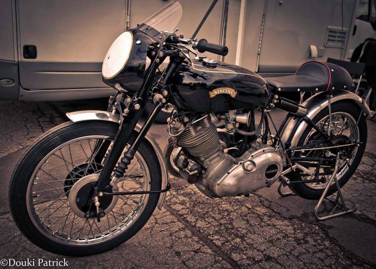 This Comet prepared for the track looks pretty much stock. This would not be sufficient to win a championship today or even pretend to compete with a Manx or a G50 but this is enough to provide you a lot of fun. © Patrick Douki