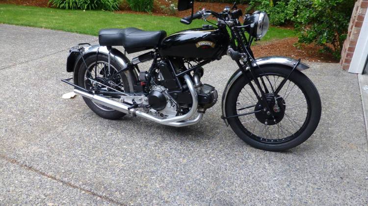 Here it is, this picture popped up recently on the web and are also as you can guess triggering serious controversy; for the story, the engine is a Ducati Monster 900 fitted in a Vincent Rapide Series B rolling frame.