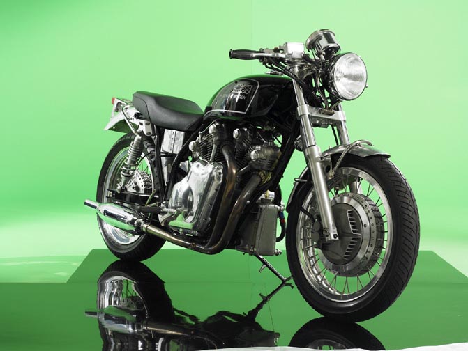 The MUGEN MRV1000 will remain a prototype. The project had been contracted by the son of Soichiro Honda. The engine is strongly inspired by the Vincent, at least from outside  51.2 cv à 5000rpm and 8.1 mkg à 3000 rpm