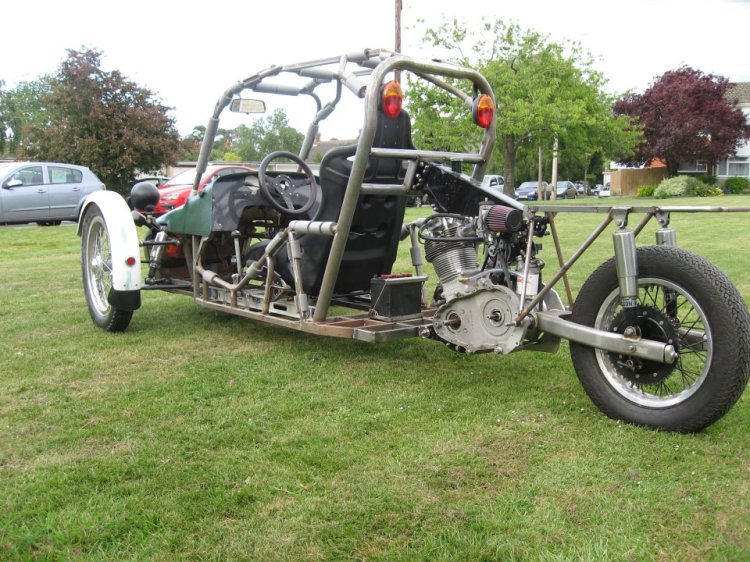 A weird trike based on a Comet engine