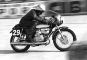 The 250cc did not do figuration, and the Lacorre-Bétemps' Kawasaki finishes in 7th place and first in its class, just in front of Costeux-Martine's Aermacchi 350.