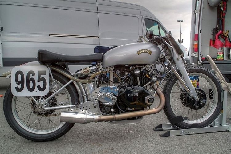 True Grey Flash or genuine Comet? As none of the 31 Grey Flash were built with the same specification and they have received so much modifications across the racing years, only the serial number can tell.