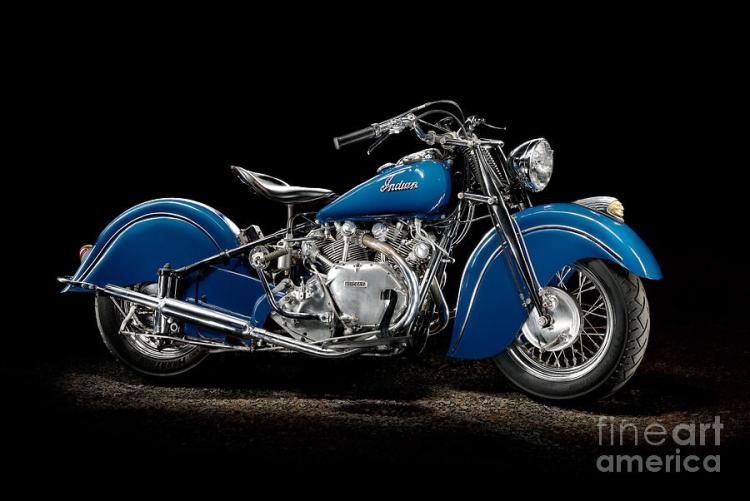 In the late 40s, Indian was struggling financially because of some severe errors of management. Having already started venture with Velocette and Royal Enfield, Indian management came with the idea to partner with Vincent and develop a more potent Chief capable to compete the new Harley Panhead. In 1948, Indian sent a rolling frame in England and Vincent installed a Rapide engine. Unfortunately Indian blew it and the project never went to production.