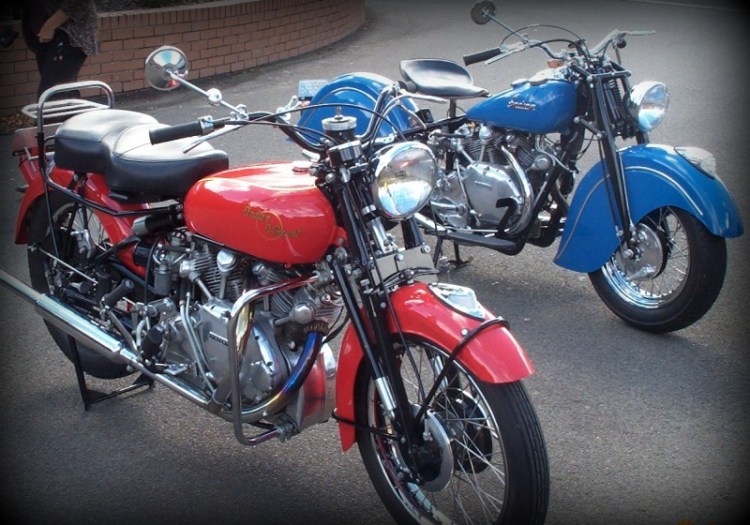 "No", this is not a “China Red” Rapide Touring, but the unique original prototype of the Indian-Vincent rebuilt and own by Phil Pilgrim. Indeed, Phil Vincent negotiated the distributorship agreement with Indian in 1947 and the factory was supposed to deliver 50 Vindian and 20 Indian-Vincent per week, however the order never came. This model is based on the touring version with crash bar, touring handlebar, right hand rear brake, left shift gear, Indian head on the fender and specific tail lamp.