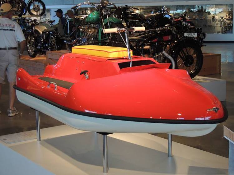 Amanda, this was the name of the water scooter designed by Vincent. This sample belongs to Francois Grosset, which manufactures the electric starters for Vincent