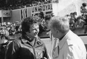The reunion of two great historical figures of the French motorcycle: Georges Monneret (right) and Jean-Pierre Beltoise, a Formula 1 pilot, which came back to feel the atmosphere of his debut on two wheels.