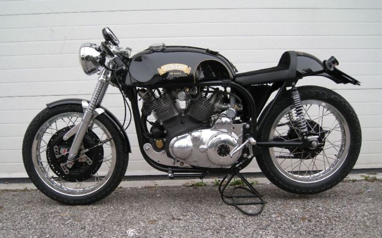 The Cylinder heads (front type) comes from a D and allows the 2 Amal concentric to be on the same side | Picture © Rocket Garage