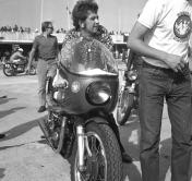 Another beautiful British bike, the Dresda 650 ridden by two journalists from "Moto Revue", Gilles Mallet and Christian Bourgeois. It will not know a better fate as immediately after the beginning of the race, it is necessary to fix the clutch, and subsequently the gearbox which will have some whims. Dresda was Dave Degens brand which installed Twin Triumph in Norton rolling frames (called also Triton). Dresda continue today to prepare Triumph.