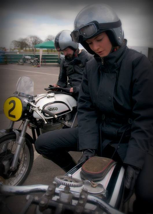 One notch above Bell, Davida proposes also a large choice of colors with a better finishing. Document Davida