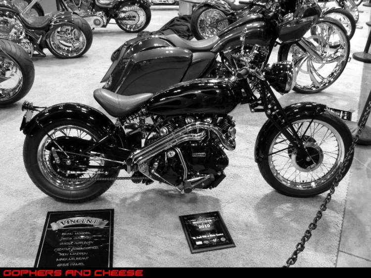 Close to a Stock Vincent this frame has been definitely stretched a few inches (gap between the Girdraulic and the engine), so was the fuel tank.