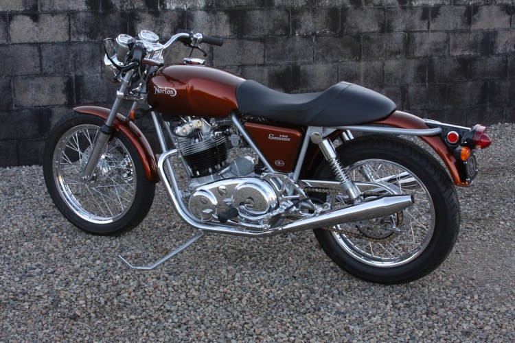 Colorado Norton Works has restored more than 55 Commando to the highest standards. However because of the builder takes some liberty with the upgrades, it is subject to polemic as it often happen in the Classic Bike world.