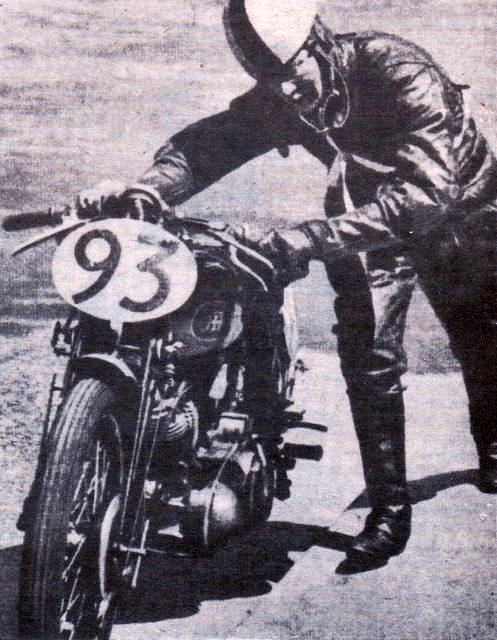 Legend are often made of extraordinary events like this 1948 Clubman’s TT race, where George Brown set the fastest lap at 86.25mph although he finished 6th after having pushed Gunga Din for the last 6 miles of the 37 miles race, simply because he was running out of gas! 