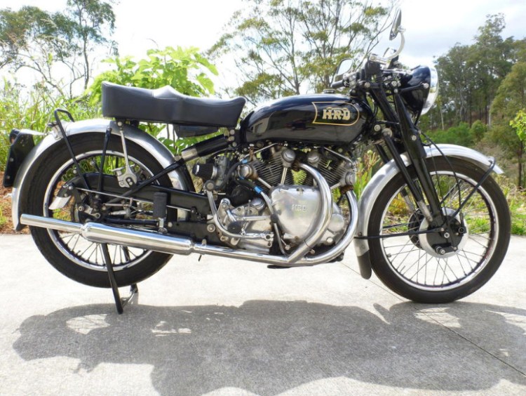 The 1947 Vincent Series B Rapide today| Frame no. R2312 | Engine no. F10AB1313. It was not sold and will likely come back soon on the stage.