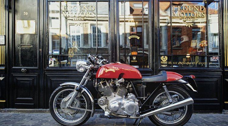 SOLD on 10/21/2014 in France | Genuine EGLI-VINCENT built by SLATER 1968 Egli-Vincent (EV46) built by Slater in the UK. Asking price: 62,000 Link: https://legendmotorslille.com/2014/10/27/egli-vincent-1000-1968/