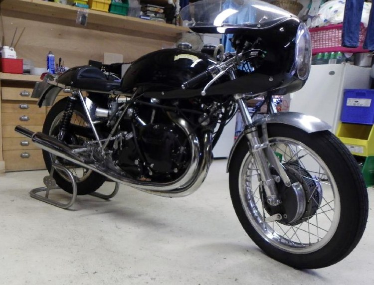 For sale on 04/09/2016 | EGLI-VINCENT in the US 1967 Godet Egli-Vincent 1000 Café Racer Asking price: 70,000 € Contact: info@classicmotocycle.com and +33 (0)3 86 40 34 59 More: http://www.classicmotocycle.com/index.php?lang=en&page=A%20vendre&title_name=Vincent%20HRD%20Egli%20Black%20Shadow%20-%201000%20cc%20-%20c%201967&art_id=5&p_id=207