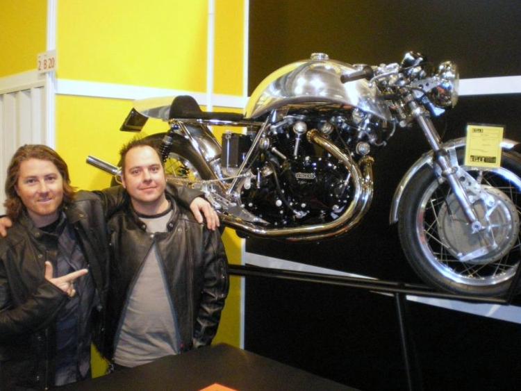 Swen (right) and the American Designer Roland Sands (left) who seems to tell “He is the guy!”