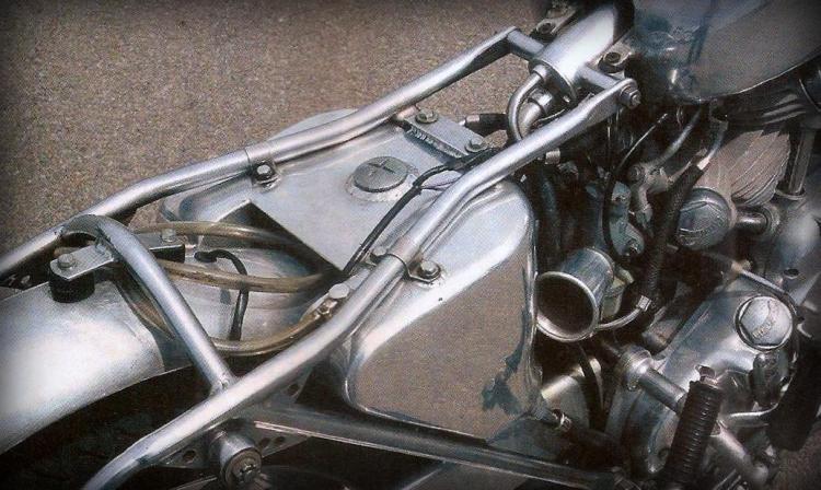 On this picture we can see the details of the sub-frame anchored today to a new UFM. Picure © Michel Cottereau