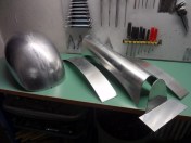 Now it’s time to think about the bottom of the tank to fit the spine frame and the curves of the engine.