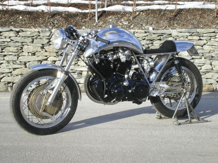 One of the challenges was to transform this incomplete racer into a top notch Café Racer.