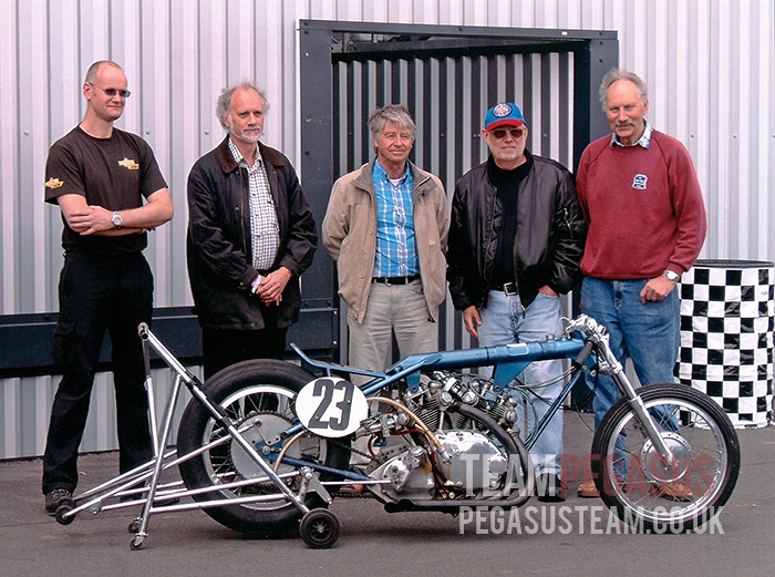 “Team Pegasus members brought together in 2011: Derek, Mick & Ian flanked by Graham Martin (left) and Eddie Keightly (right) with Derek's replica Vincent sprinter”. Information TeamPegasus