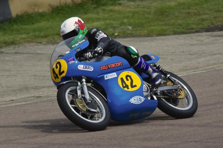 Alex did manage very well his races, four 1st places and one first place in the 750cc class.