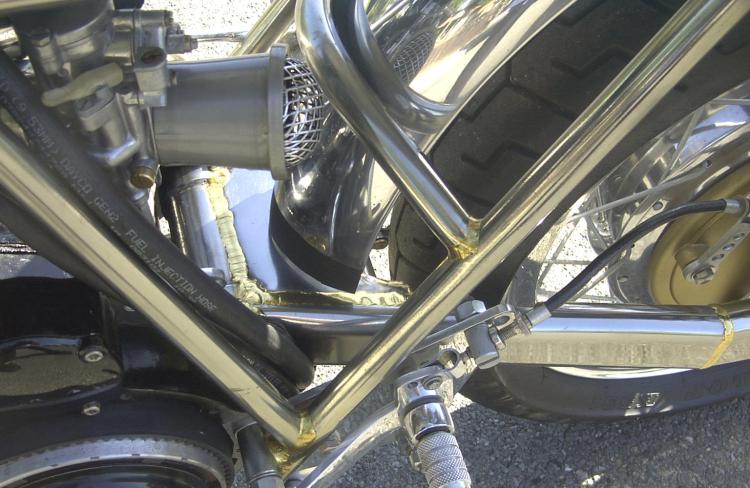 The frame came painted black; Paul stripped the paint and loved the contrast between the steel and the brass joints. So he decided to polish the frame and apply a clear coat, as the frame is not made from stainless grade. Note that the battery is hidden under the swinging arm. Picture credit: Paul Zell