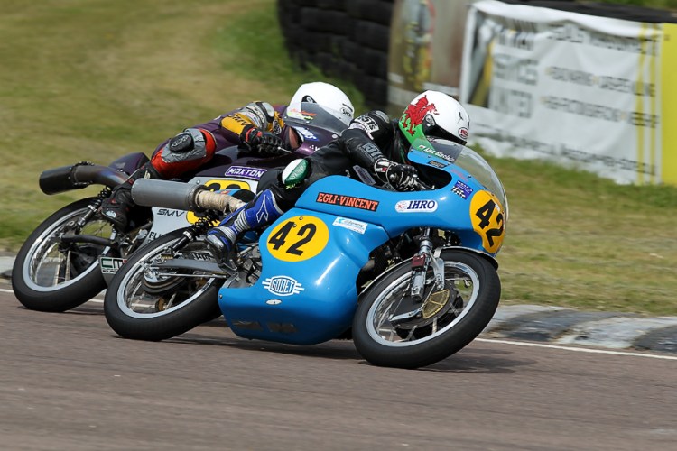 Alex and Olie, nip and tuck in the 3rd race. Pictures © Russell Lee (1)