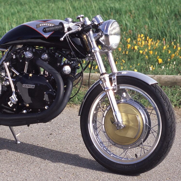 As Laverda Dealer in the UK, Slater also chose frequently the Laverda brake for the Egli-Vincent as Paul Zell’s stylish Egli-Vincent. Credit photo : Paul Zell