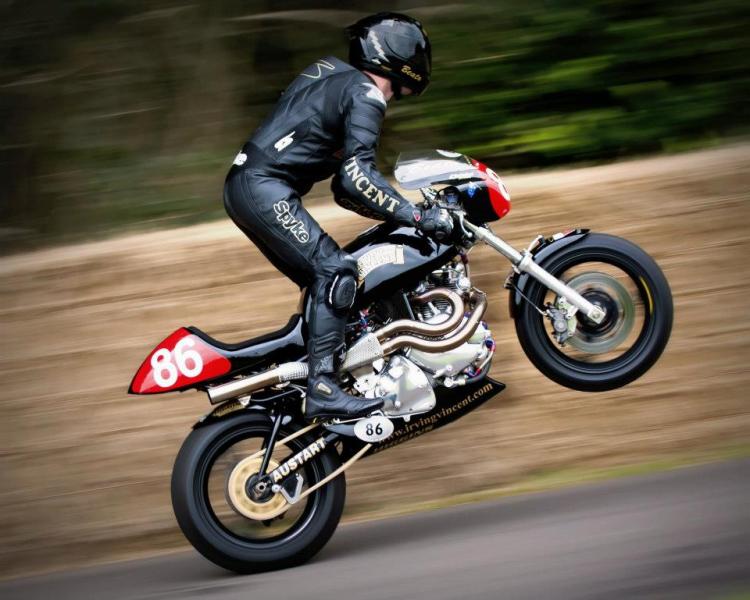 The latest 8-valve engine is also incredibly smooth for such big displacement engine with no balance shaft. It pulls very hard from 3000rpm to the shifter limit at 7000rpm and provides a quite flat and massive torque curve, which makes the difference compare to the modern super-square engines, specially when you get out of the curves, complementing its aptitude on the brakes with a very stable and predictable demeanor… even on one wheel! Goodwood 2012.